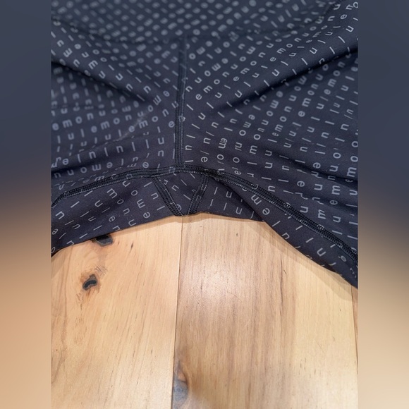 Lululemon logo crops - Picture 4 of 4